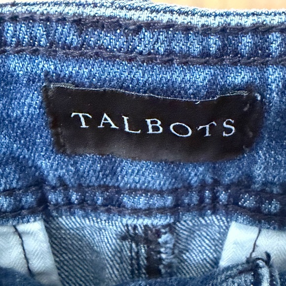 Talbots FLARE LEG PINTUCK JEANS - LAPIS WASH
Size 8 - Picture 6 of 9
